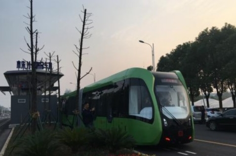 全球首列智轨列车株洲上路运行 未来可无人驾驶